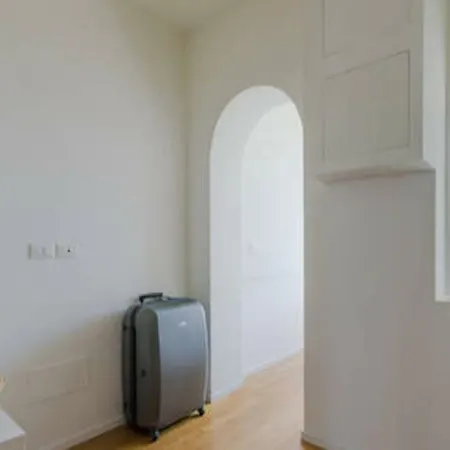 Sunny Flat Top Floor *