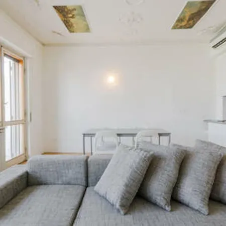 Sunny Flat Top Floor *