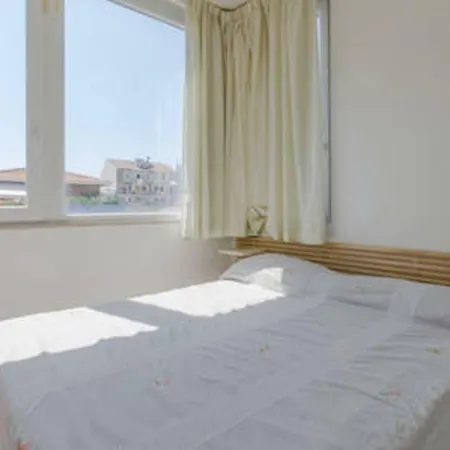 Sunny Flat Top Floor Holiday home *