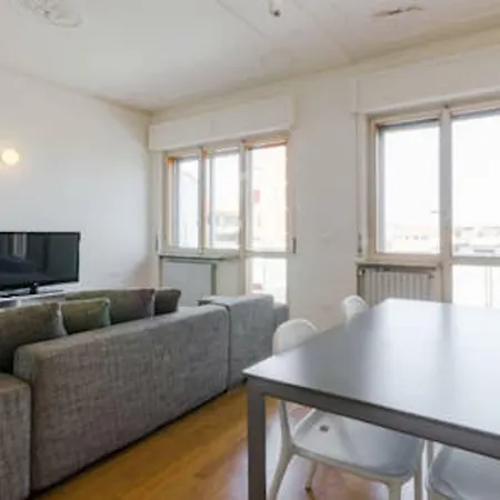 Sunny Flat Top Floor